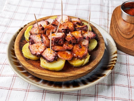Pulpo a la Gallega (Галицки октопод с картофи) - снимка на рецептата Pulpo a la Gallega (Галицки октопод с картофи) - снимка на рецептата